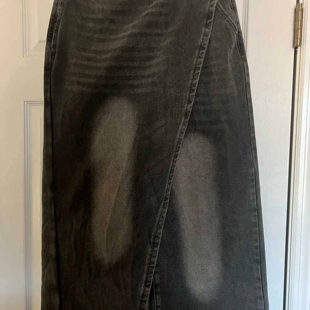 Stylish Black Denim Skirt
